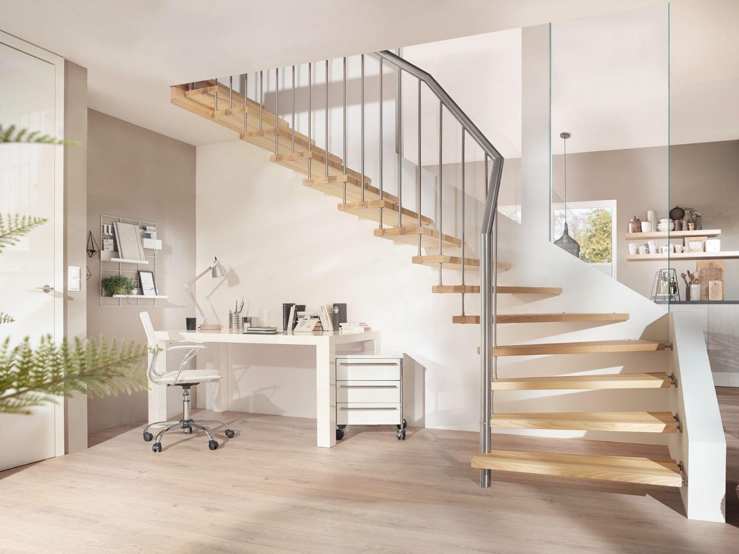 Escalier suspendu en bois avec main courante en acier inoxydable | Treppenmeister