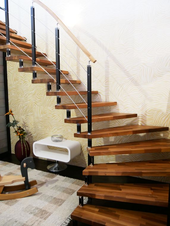 Escalier autoporteur en bois massif avec garde-corps Reling balustres en inox | Treppenmeister
