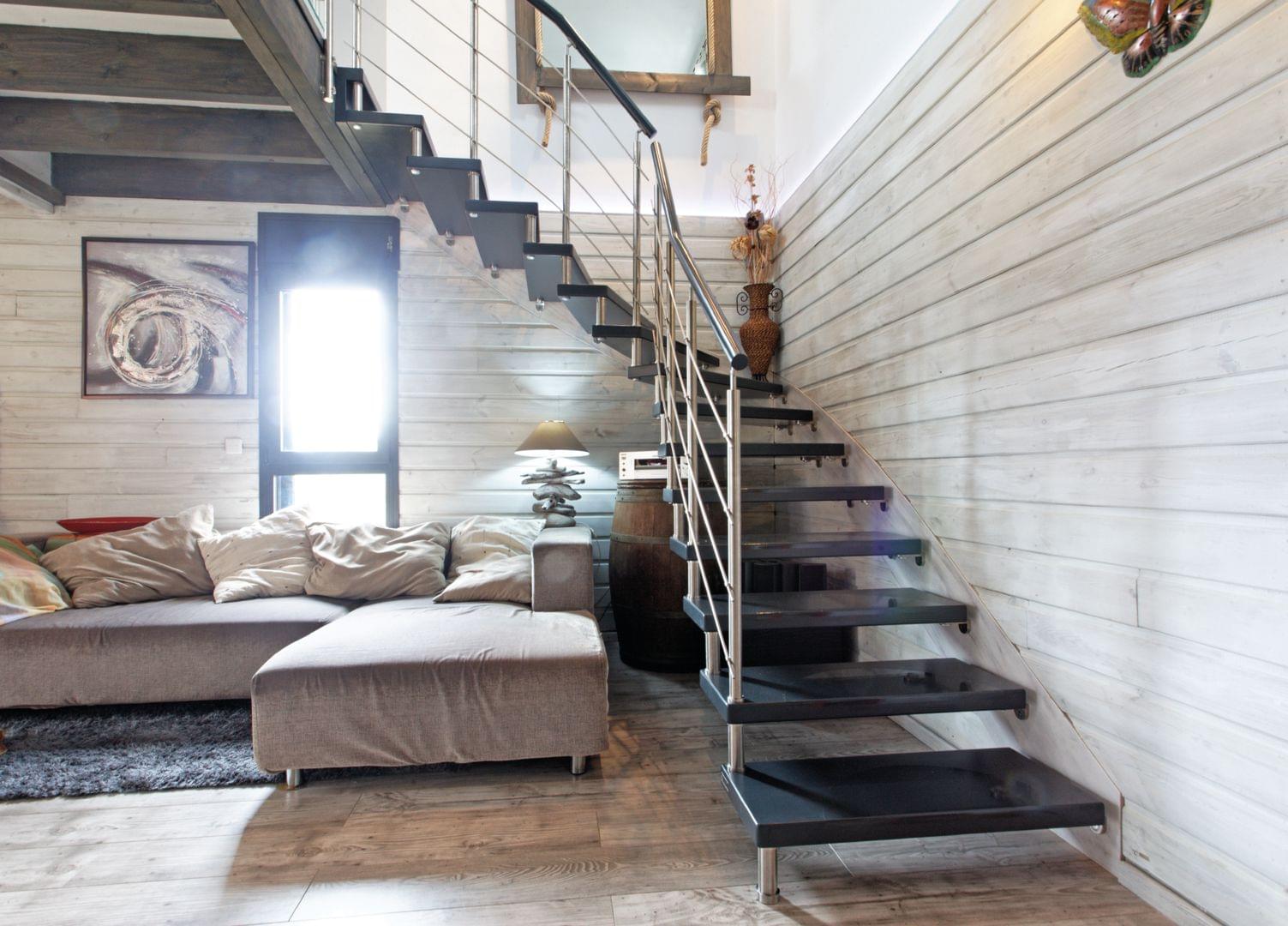 Escalier un-quart-tournant en bois, garde-corps Reling Treppenmeister